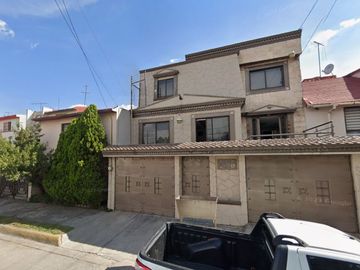 Casa en venta Calle Piñon, Cumbres de San Mateo, Naucalpan Recuperación Bancaria