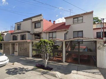 Casa en venta Calle Piñon, Cumbres de San Mateo, Naucalpan Recuperación Bancaria