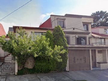 Casa en venta Calle Piñon, Cumbres de San Mateo, Naucalpan Recuperación Bancaria