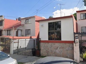 Casa en venta Calle Piñon, Cumbres de San Mateo, Naucalpan Recuperación Bancaria
