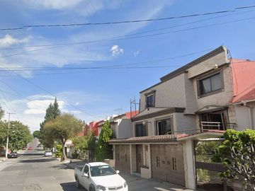 Casa en venta Calle Piñon, Cumbres de San Mateo, Naucalpan Recuperación Bancaria