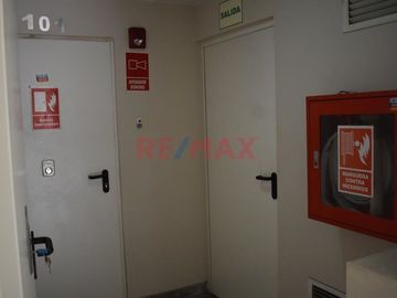 Dpto En 1Er Nivel Elevado De 107 M2 En Calle Collasuyo 251 San Miguel-Vista Exterior Frente A Parque