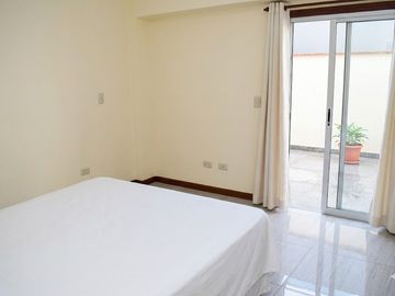 Dpto En 1Er Nivel Elevado De 107 M2 En Calle Collasuyo 251 San Miguel-Vista Exterior Frente A Parque