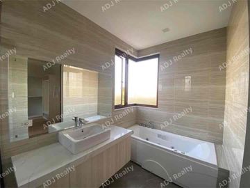 Colinas Verdes Brand new House and lot with pool