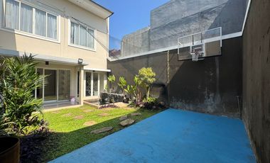 Rumah Darmo Permai Selatan dimensi 10x28 meter ada 5+1 kamar dekat Madam Chang,akses bisa lewat HR muhammad