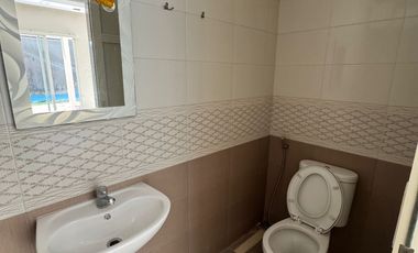 Rumah Darmo Permai Selatan dimensi 10x28 meter ada 5+1 kamar dekat Madam Chang,akses bisa lewat HR muhammad