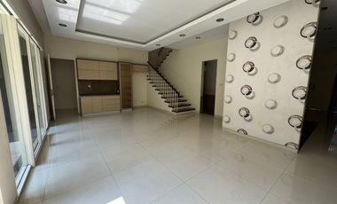 Rumah Darmo Permai Selatan dimensi 10x28 meter ada 5+1 kamar dekat Madam Chang,akses bisa lewat HR muhammad