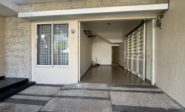Rumah Darmo Permai Selatan dimensi 10x28 meter ada 5+1 kamar dekat Madam Chang,akses bisa lewat HR muhammad
