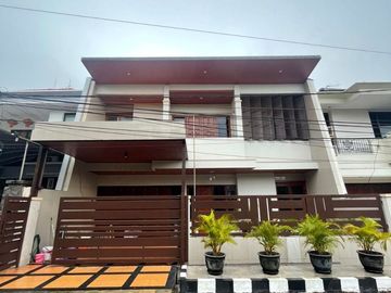 Di Jual Rumah  Dharmahusada Mewah Baru Renovasi tinggal jalan kaki ke galaxymall
