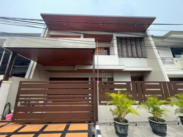 Di Jual Rumah  Dharmahusada Mewah Baru Renovasi tinggal jalan kaki ke galaxymall