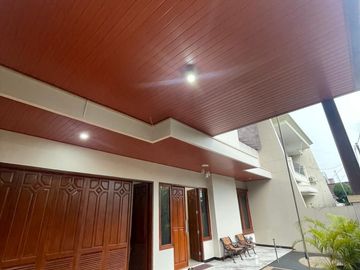 Di Jual Rumah  Dharmahusada Mewah Baru Renovasi tinggal jalan kaki ke galaxymall