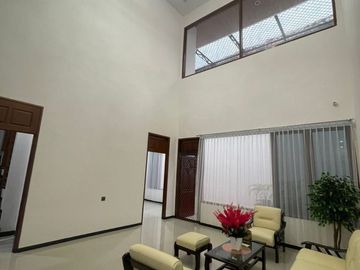 Di Jual Rumah  Dharmahusada Mewah Baru Renovasi tinggal jalan kaki ke galaxymall