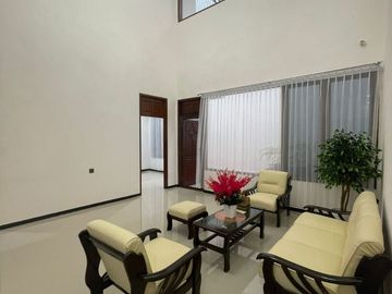 Di Jual Rumah  Dharmahusada Mewah Baru Renovasi tinggal jalan kaki ke galaxymall