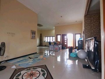 Row jl 4 mobil Rumah di Area Gayungsari Surabaya