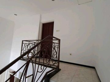 RON.A2720 RUMAH NGINDEN INTAN TIMUR SURABAYA LOKASI NYAMAN SIAP HUNI