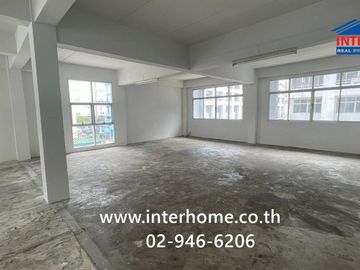 4.5-story commercial building, 39.9 sq.wah, Nawathai / MMC project. The building is opposite the Nawathai 7-Eleven branch on Phahonyothin Road, KM 44,