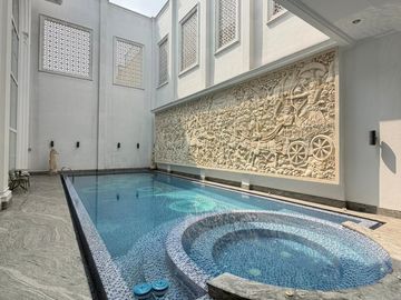 for sale  rumah Mewah bangunan classic di cluster crown pondok hijau golf