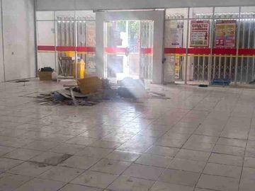 Disewakan Komersil di jalan Raya dharmahusada Surabaya pusat