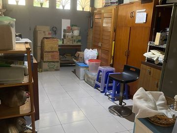 Rumah Hoek 1 Lantai Taman Luas di Singgasana Pradana Bandung