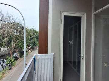 Rumah Usaha Gunung Anyar Sawah, cocok untuk usaha, jalanan ramai
