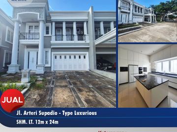 Rumah Mewah Dapur Elite Bebas dari Banjir Akses dekat Bandara di Arteri Supadio