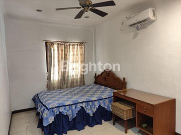 RUMAH CANTIK DUA LANTAI DI PERUMAHAN WIKA