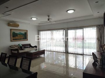 RUMAH CANTIK DUA LANTAI DI PERUMAHAN WIKA