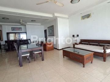 RUMAH CANTIK DUA LANTAI DI PERUMAHAN WIKA