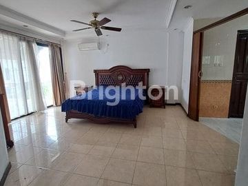 RUMAH CANTIK DUA LANTAI DI PERUMAHAN WIKA