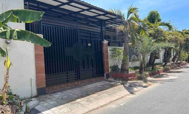 Bungalow House with Swimming Pool in Las Piñas