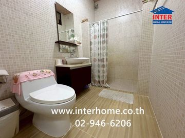 Two-story townhome, 16.4 sq.wa., Prarthana Town Plus Village, Soi Laem Payom 2, Sukhumvit Road, Rayong City, Rayong.