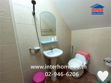 Two-story townhome, 16.4 sq.wa., Prarthana Town Plus Village, Soi Laem Payom 2, Sukhumvit Road, Rayong City, Rayong.