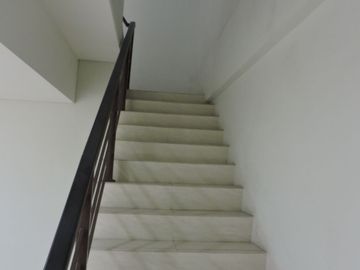 Town House Puri Mansion 2.5 Lantai Semi Furnish Jakarta Barat
