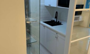 RFO Furnished 2BR with Balcony & Parking FOR RENT / LEASE at Madison Park West BGC Taguig