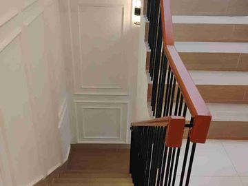 Town House Minimalis Modern 4 Lantai Harga Sangat Terjangkau Di Ciputat Timur,Bisa Custom/Request.