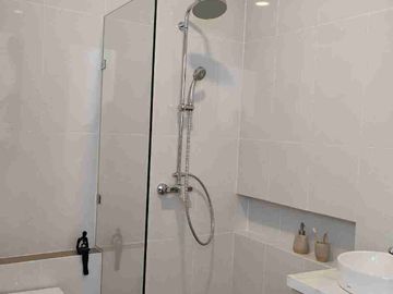 Town House Minimalis Modern 4 Lantai Harga Sangat Terjangkau Di Ciputat Timur,Bisa Custom/Request.