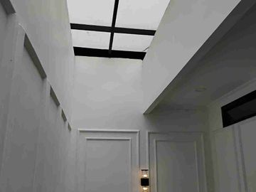 Town House Minimalis Modern 4 Lantai Harga Sangat Terjangkau Di Ciputat Timur,Bisa Custom/Request.