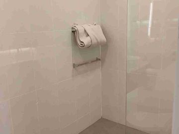 Town House Minimalis Modern 4 Lantai Harga Sangat Terjangkau Di Ciputat Timur,Bisa Custom/Request.