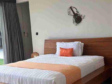 DIJUAL / FREEHOLD : Modern Villas 7 Beds, Paddie View, Batu Bolong, Canggu, Bali