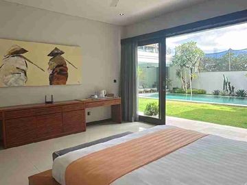 DIJUAL / FREEHOLD : Modern Villas 7 Beds, Paddie View, Batu Bolong, Canggu, Bali