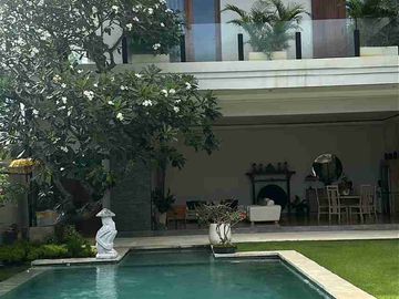 DIJUAL / FREEHOLD : Modern Villas 7 Beds, Paddie View, Batu Bolong, Canggu, Bali