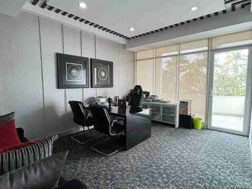 DIJUAL BANGUNAN KANTOR 3 LANTAI JL RAYA ANGGREK LOKA BOULEVARD FULL FURNISHED BISA DIGUNAKAN UNTUK KLINIK, COWORKING SPACE, CAFE, DLL