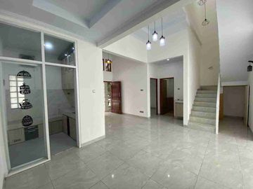 Rumah bagus dijual Grand Wisata Bekasi