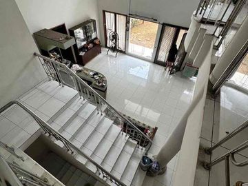 Rumah luas dengan nilai tanah tinggi di kawasan favorit Cinere.