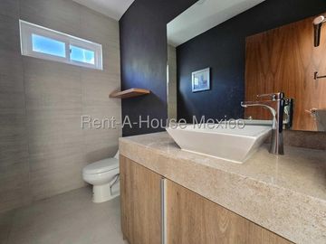 Casa contemporánea en renta sin muebles | 3 niveles con roof garden y vista al valle de Amazcala RM3265