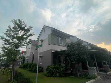 Rumah Dayana Hook dengan KT 2 dengan bangunan belakang  full renovasi