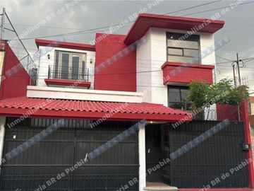 CASA EN RENTA solo uso  COMERCIAL Ideal para:
• Oficinas corporativas
• Consultorios médicos, psicológicos o nutricionales
• Academia de idiomas, música o regularización
• Centro de capacitación
• Despachos jurídicos, contables o administrativos