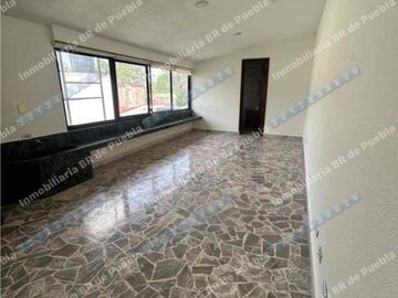 CASA EN RENTA solo uso  COMERCIAL Ideal para:
• Oficinas corporativas
• Consultorios médicos, psicológicos o nutricionales
• Academia de idiomas, música o regularización
• Centro de capacitación
• Despachos jurídicos, contables o administrativos