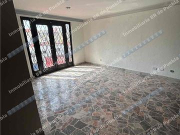CASA EN RENTA solo uso  COMERCIAL Ideal para:
• Oficinas corporativas
• Consultorios médicos, psicológicos o nutricionales
• Academia de idiomas, música o regularización
• Centro de capacitación
• Despachos jurídicos, contables o administrativos