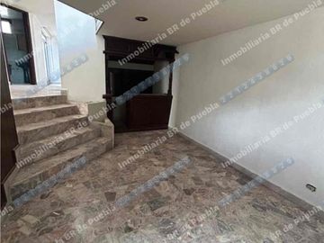 CASA EN RENTA solo uso  COMERCIAL Ideal para:
• Oficinas corporativas
• Consultorios médicos, psicológicos o nutricionales
• Academia de idiomas, música o regularización
• Centro de capacitación
• Despachos jurídicos, contables o administrativos